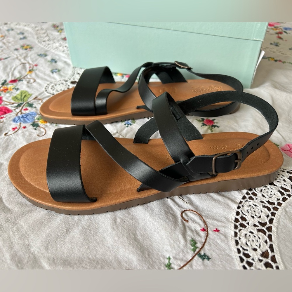 New in box, Seychelles Black Leather Sandals, Women’s size 8.5